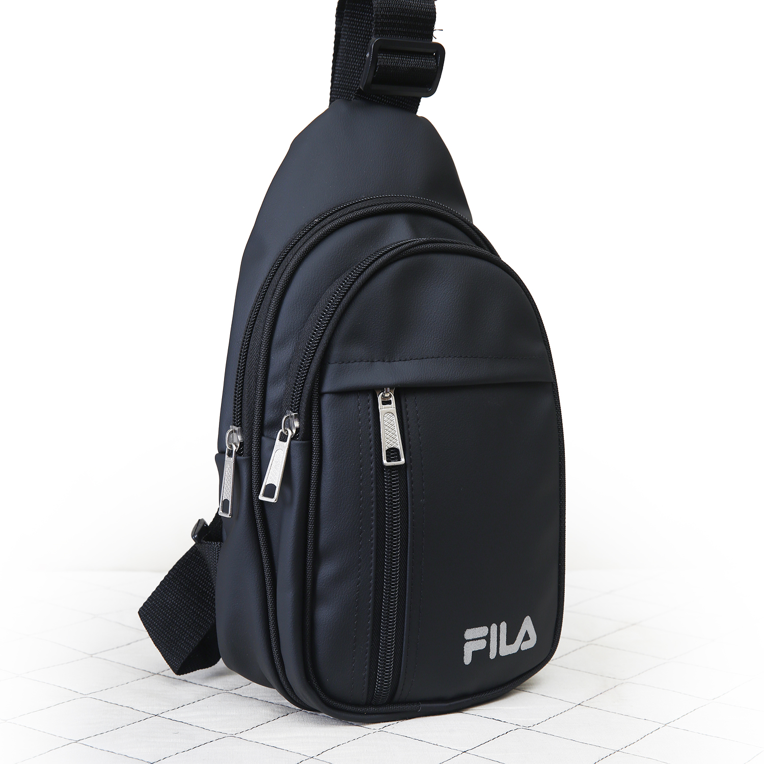 Essential Hands-free Bag on a light studio background